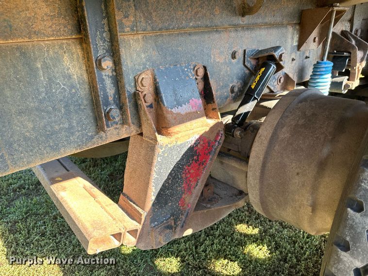 image for item EL0005 2010 International 7400 refuse truck