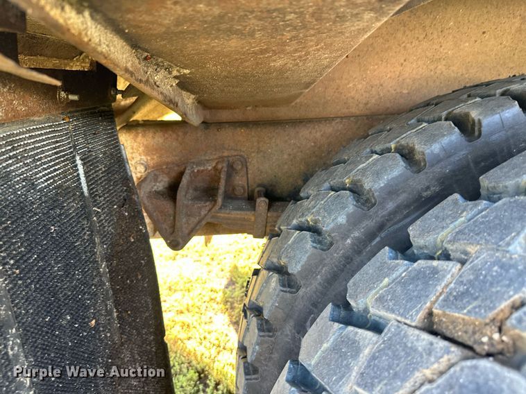 image for item EL0005 2010 International 7400 refuse truck