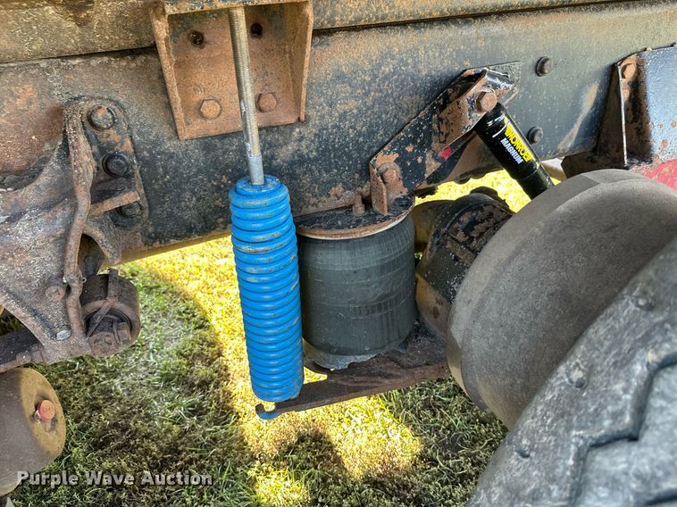 image for item EL0005 2010 International 7400 refuse truck