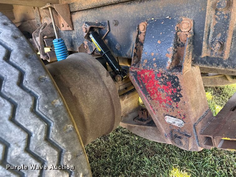 image for item EL0005 2010 International 7400 refuse truck