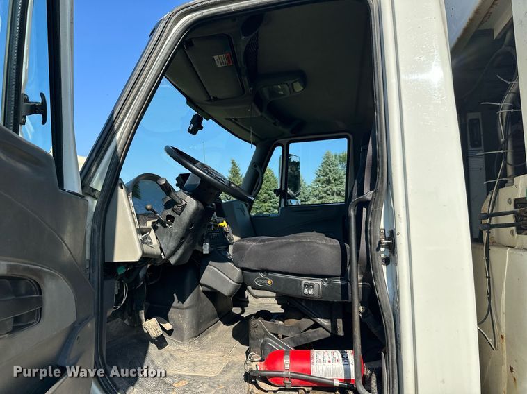 image for item EL0005 2010 International 7400 refuse truck