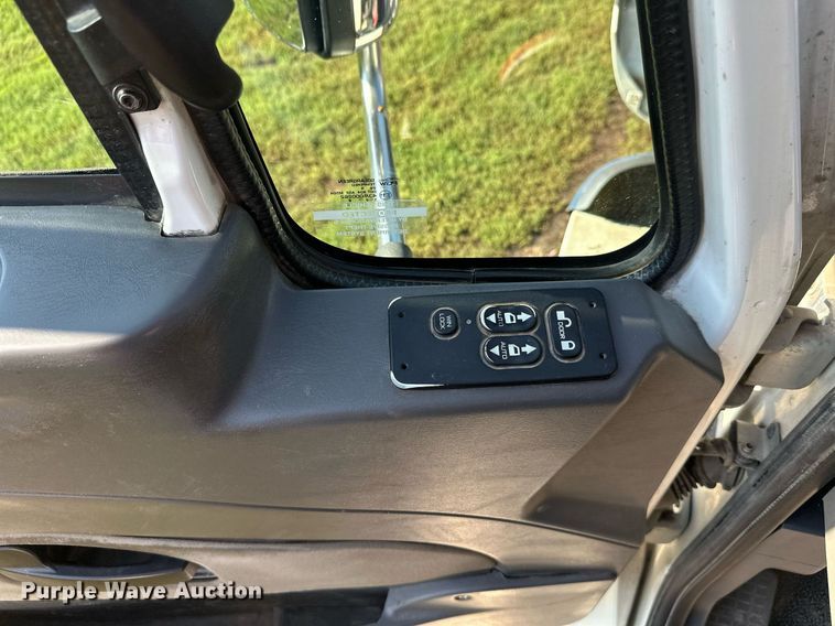 image for item EL0005 2010 International 7400 refuse truck