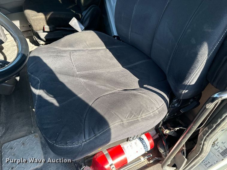 image for item EL0005 2010 International 7400 refuse truck