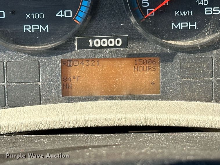 image for item EL0005 2010 International 7400 refuse truck