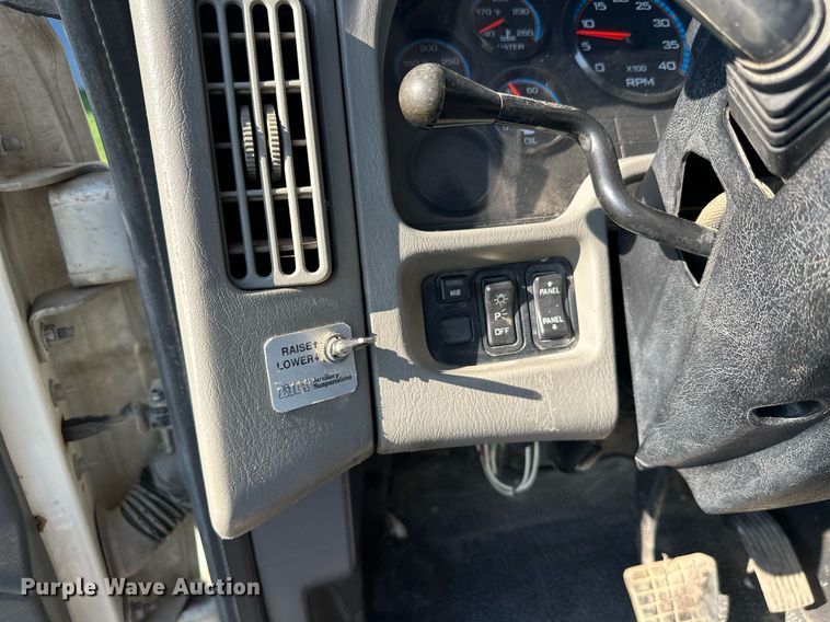 image for item EL0005 2010 International 7400 refuse truck