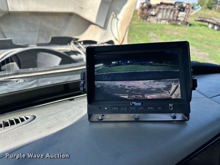 image for item EL0005 2010 International 7400 refuse truck