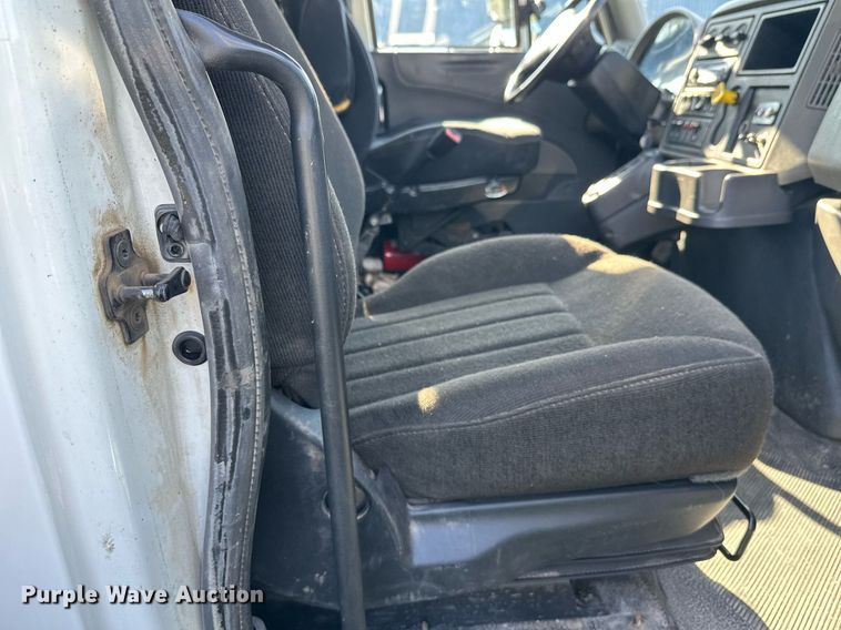 image for item EL0005 2010 International 7400 refuse truck