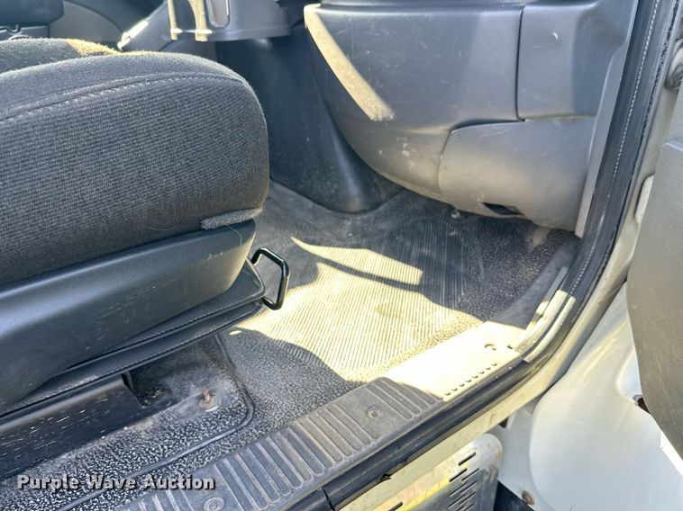 image for item EL0005 2010 International 7400 refuse truck