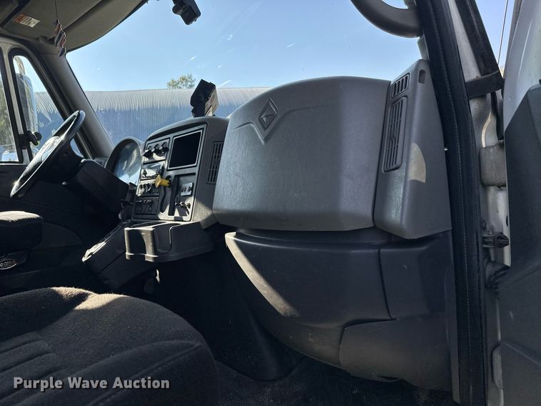 image for item EL0005 2010 International 7400 refuse truck