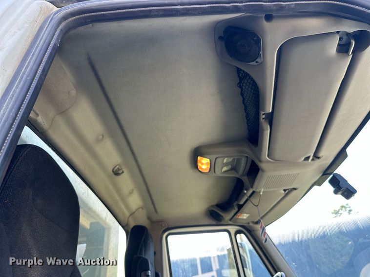 image for item EL0005 2010 International 7400 refuse truck