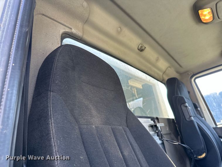 image for item EL0005 2010 International 7400 refuse truck