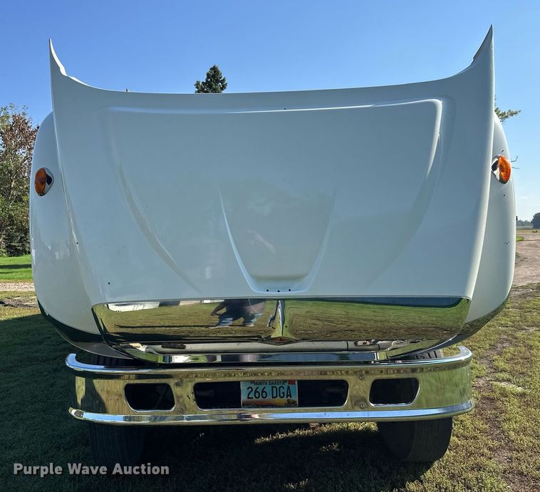 image for item EL0005 2010 International 7400 refuse truck