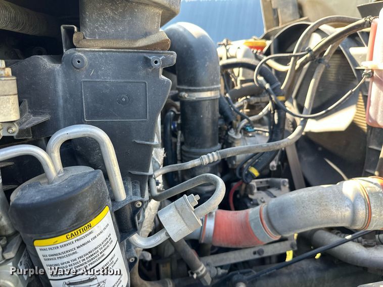 image for item EL0005 2010 International 7400 refuse truck