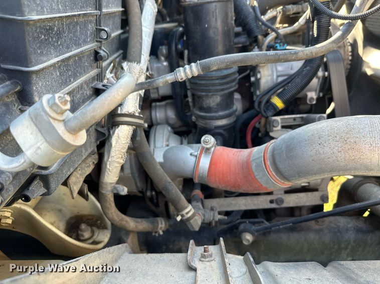 image for item EL0005 2010 International 7400 refuse truck