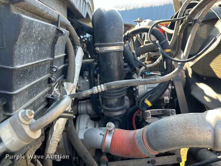 image for item EL0005 2010 International 7400 refuse truck