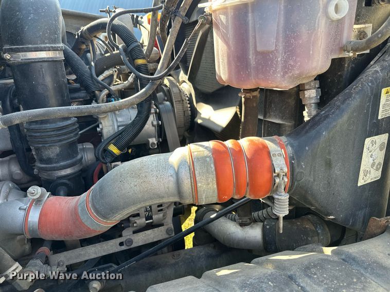 image for item EL0005 2010 International 7400 refuse truck