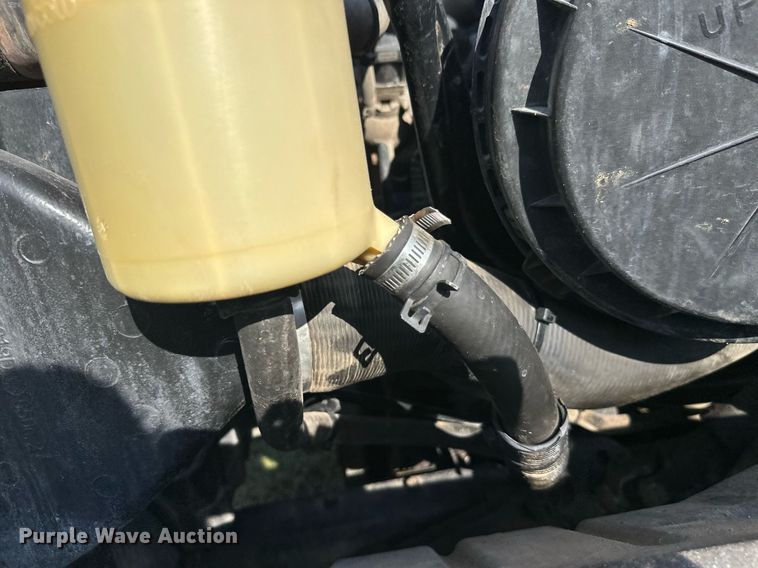 image for item EL0005 2010 International 7400 refuse truck