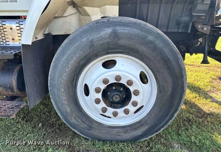 image for item EL0005 2010 International 7400 refuse truck