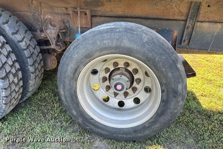 image for item EL0005 2010 International 7400 refuse truck