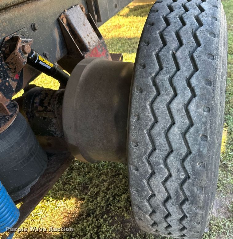 image for item EL0005 2010 International 7400 refuse truck