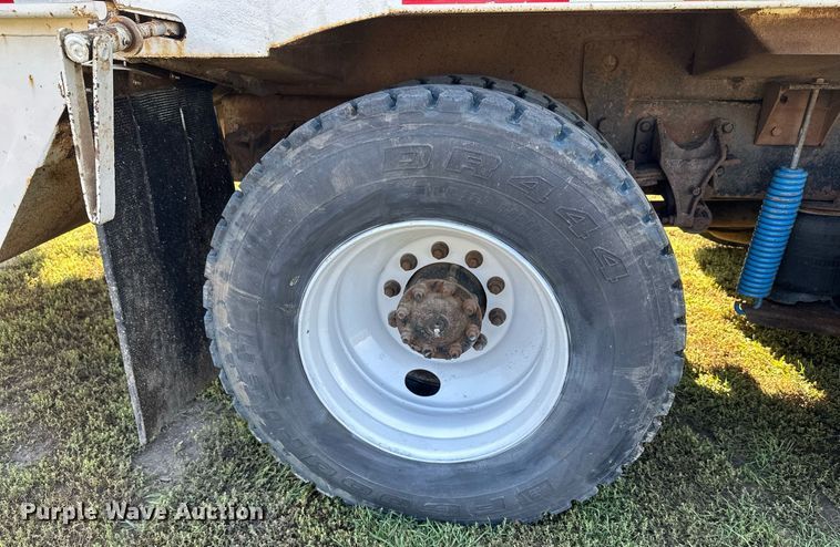 image for item EL0005 2010 International 7400 refuse truck