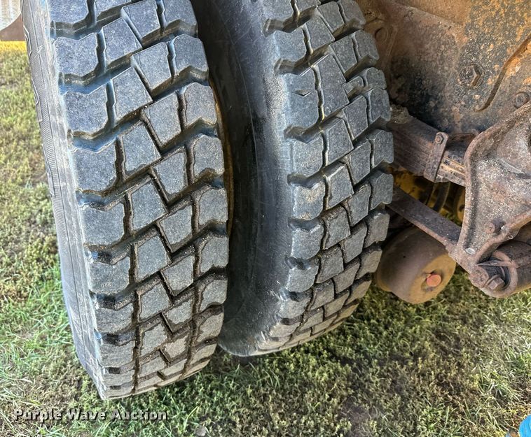 image for item EL0005 2010 International 7400 refuse truck