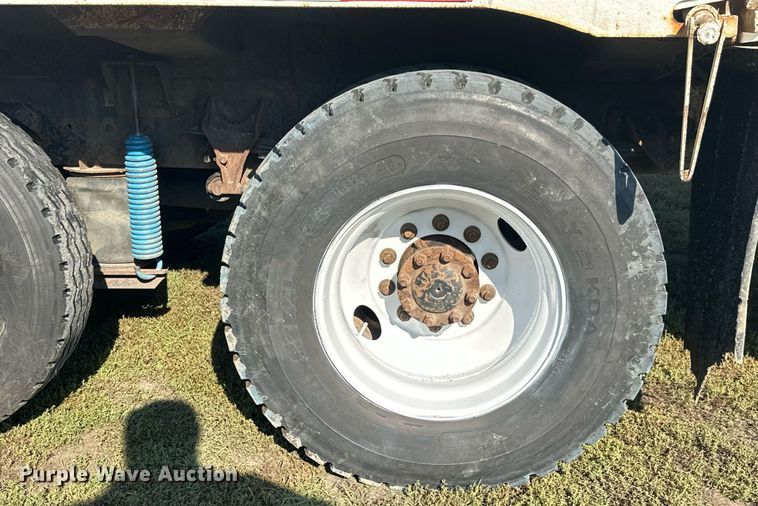 image for item EL0005 2010 International 7400 refuse truck