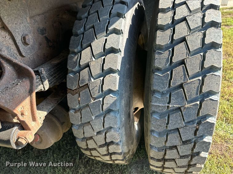 image for item EL0005 2010 International 7400 refuse truck