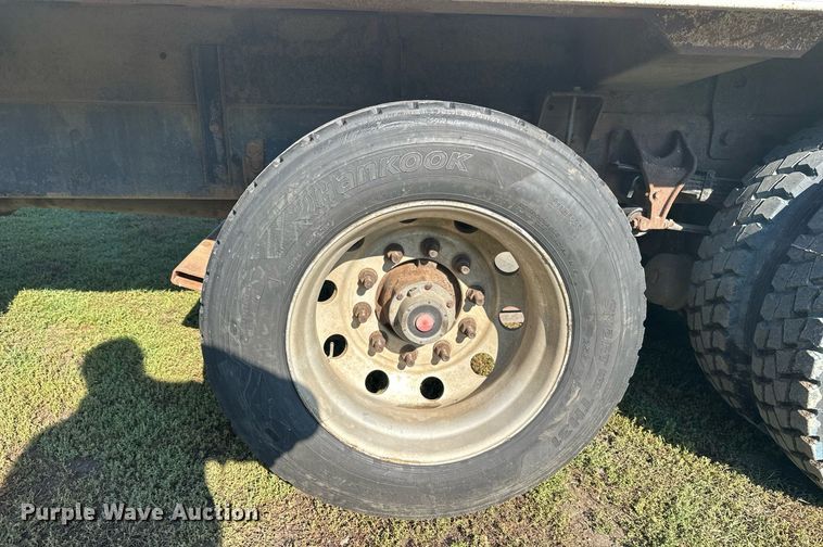 image for item EL0005 2010 International 7400 refuse truck