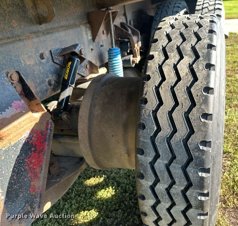 image for item EL0005 2010 International 7400 refuse truck