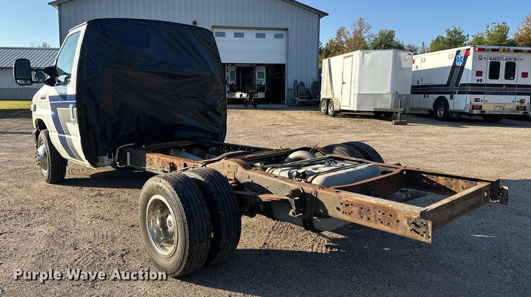 image for item EL0006 2010 Ford E350 van cab and chassis
