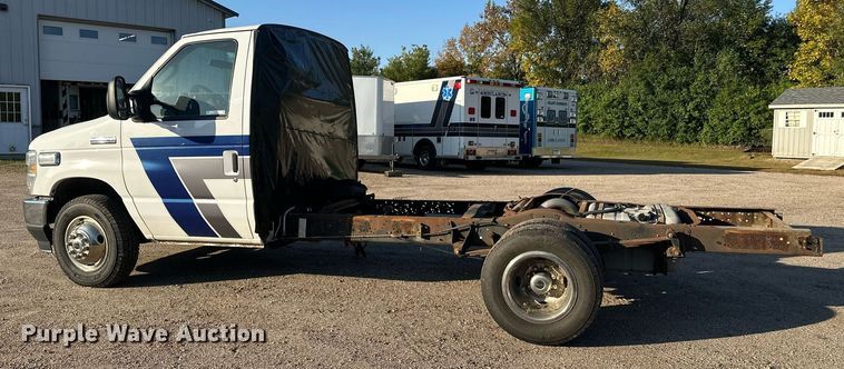 image for item EL0006 2010 Ford E350 van cab and chassis