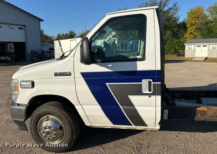 image for item EL0006 2010 Ford E350 van cab and chassis
