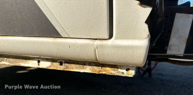 image for item EL0006 2010 Ford E350 van cab and chassis