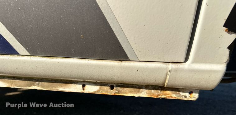 image for item EL0006 2010 Ford E350 van cab and chassis