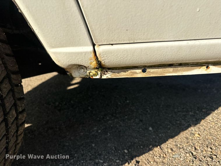 image for item EL0006 2010 Ford E350 van cab and chassis