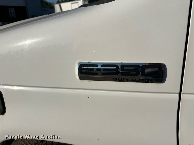 image for item EL0006 2010 Ford E350 van cab and chassis