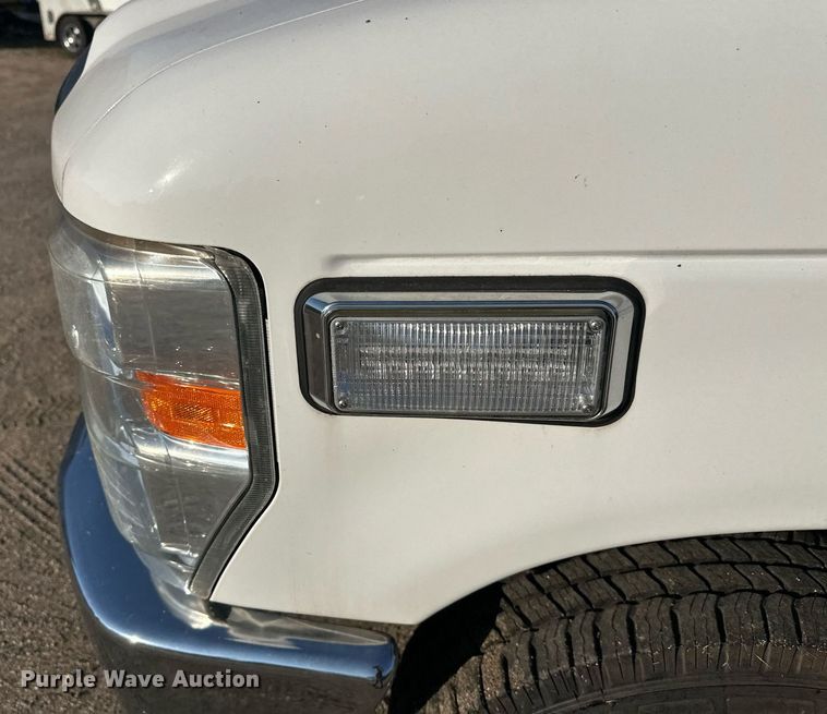 image for item EL0006 2010 Ford E350 van cab and chassis