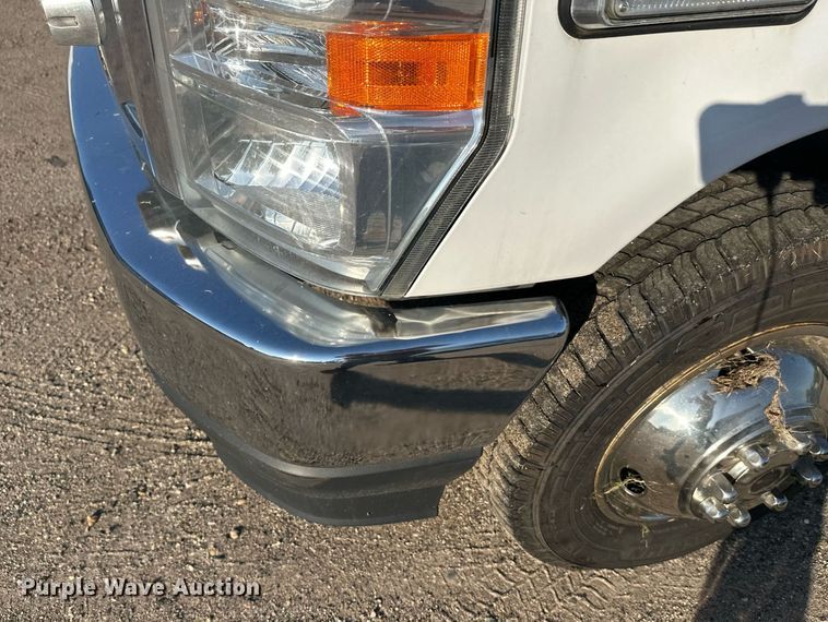 image for item EL0006 2010 Ford E350 van cab and chassis