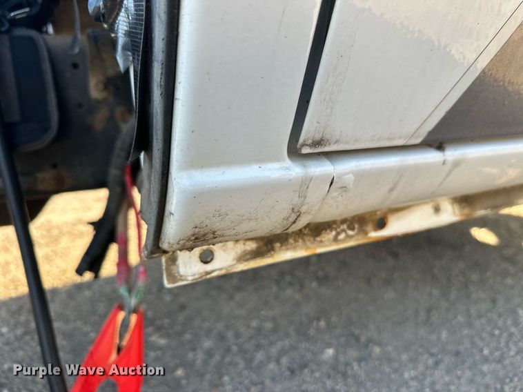 image for item EL0006 2010 Ford E350 van cab and chassis