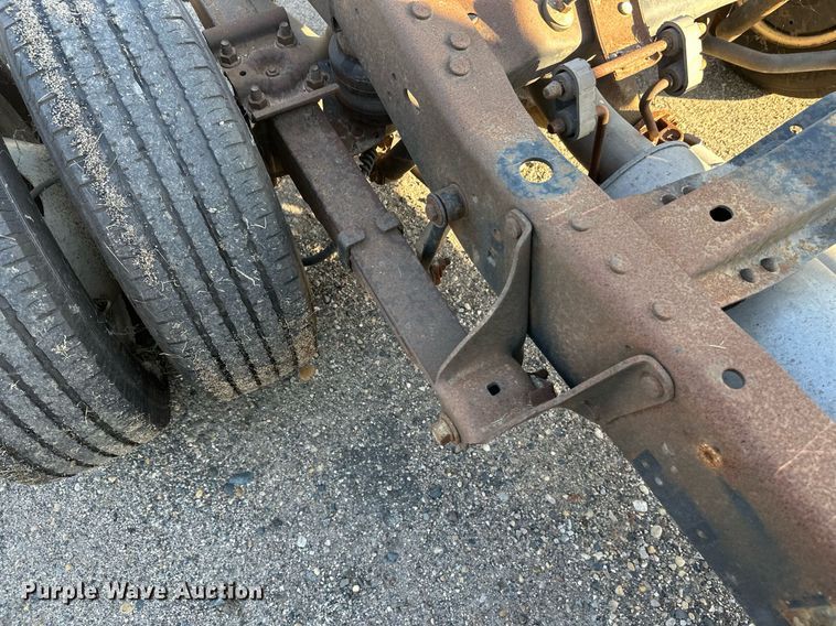 image for item EL0006 2010 Ford E350 van cab and chassis