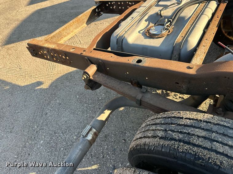 image for item EL0006 2010 Ford E350 van cab and chassis