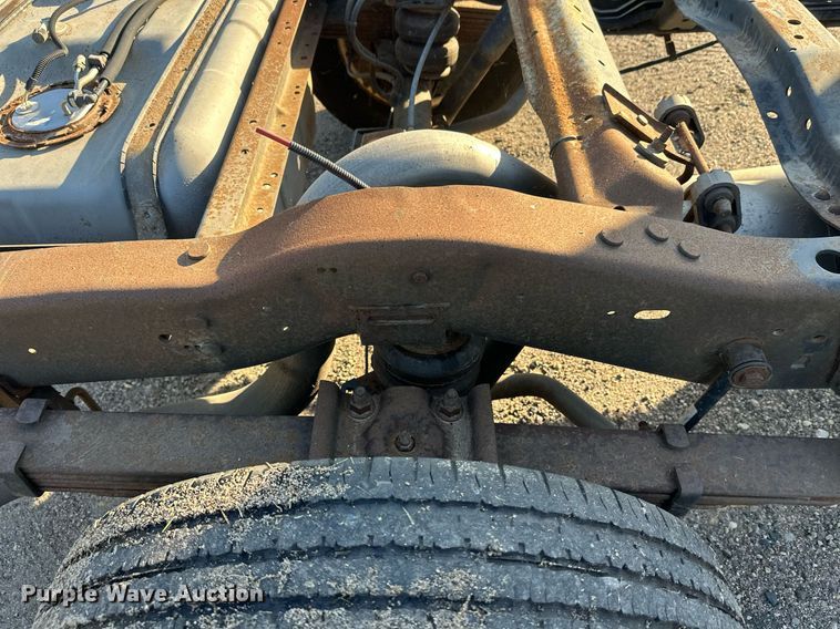 image for item EL0006 2010 Ford E350 van cab and chassis