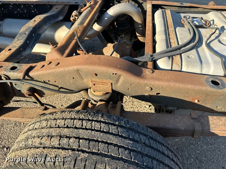 image for item EL0006 2010 Ford E350 van cab and chassis