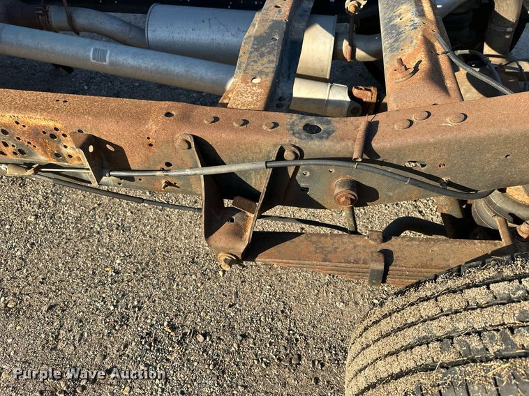 image for item EL0006 2010 Ford E350 van cab and chassis