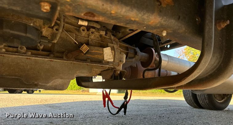 image for item EL0006 2010 Ford E350 van cab and chassis