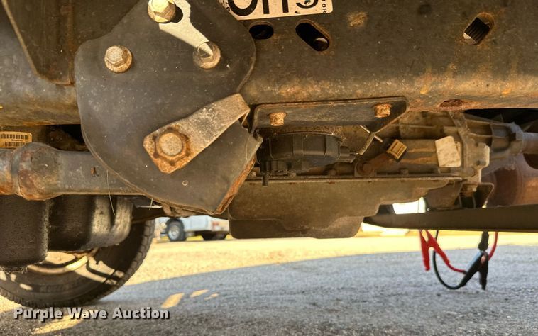 image for item EL0006 2010 Ford E350 van cab and chassis