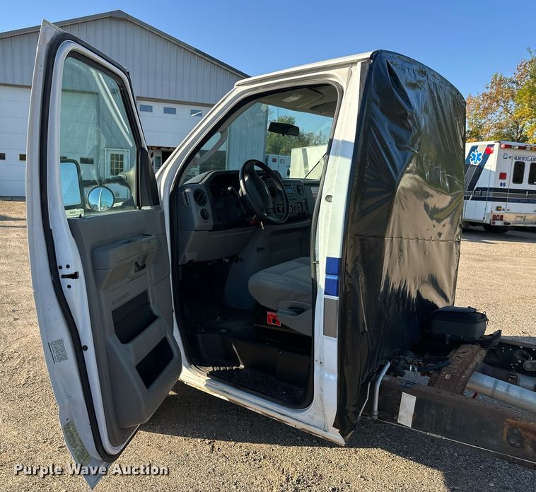 image for item EL0006 2010 Ford E350 van cab and chassis