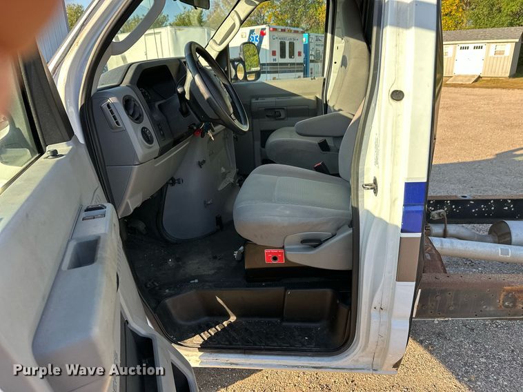 image for item EL0006 2010 Ford E350 van cab and chassis