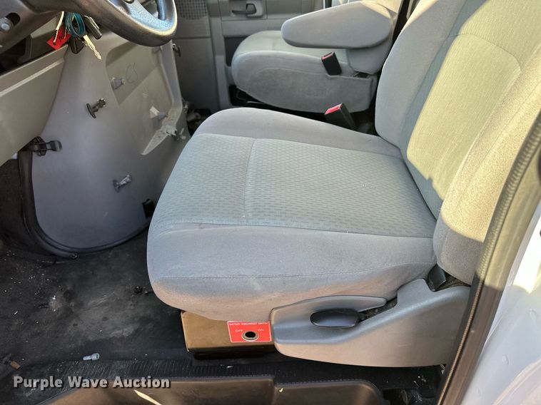 image for item EL0006 2010 Ford E350 van cab and chassis